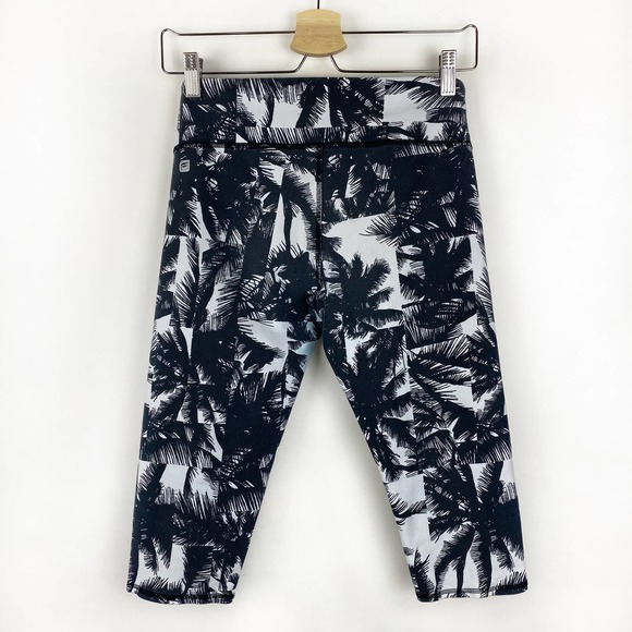 Fabletics Salar Crop Workout Palm Tree Leggings - Picture 1 of 6
